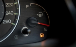 Berikut efek negative Pada Mobil Jika Jarum Berada di E